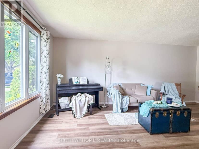 2623 Kaymar Crescent — photo 5 of 26