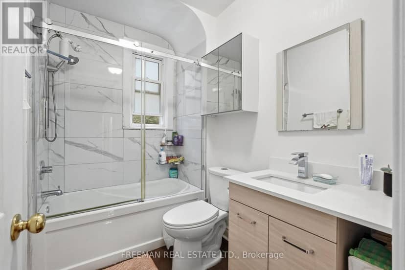 783 Spadina Road — photo 23 of 36