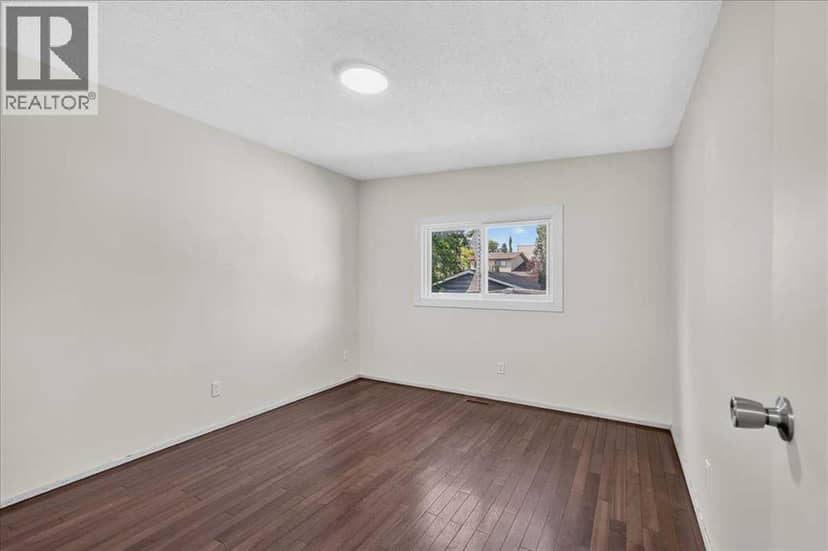 2606 14 Avenue SE — photo 11 of 32