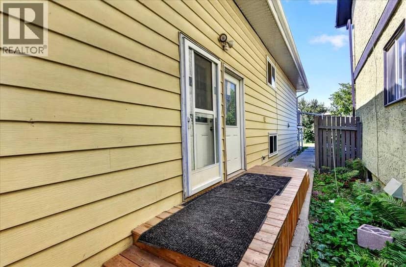 2606 14 Avenue SE, Calgary, photo 2