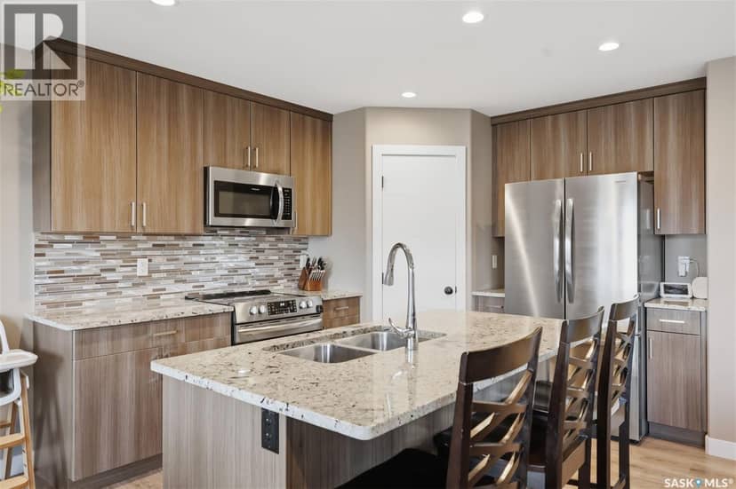 145 Cowan CRESCENT — photo 11 of 40