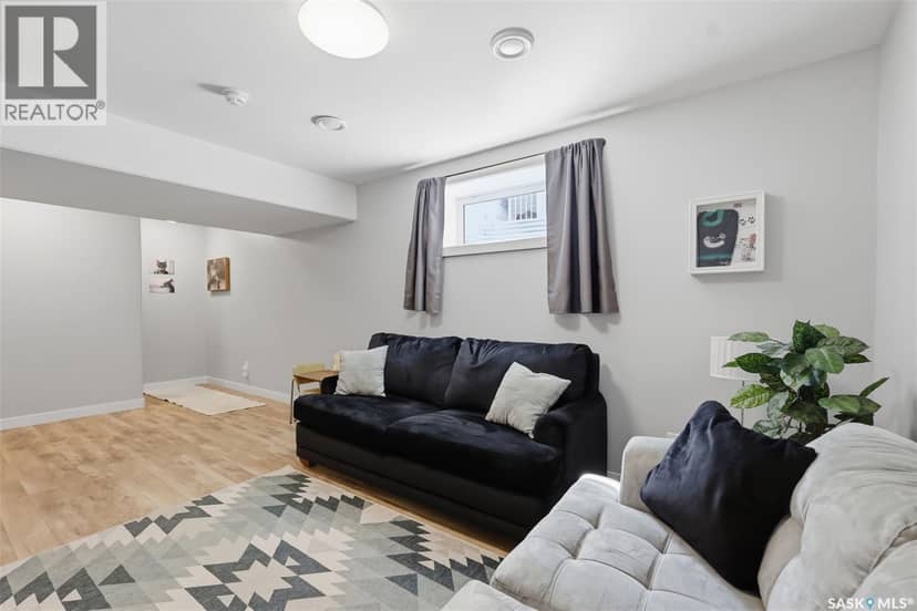 145 Cowan CRESCENT — photo 33 of 40
