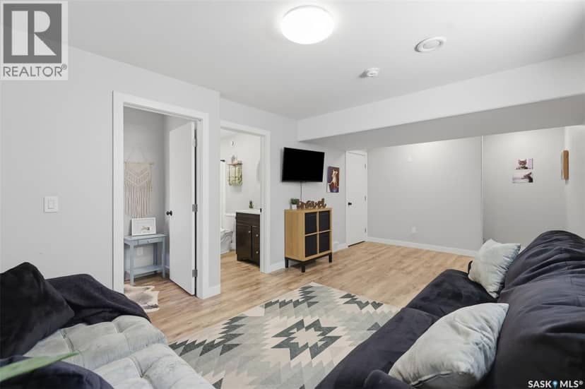 145 Cowan CRESCENT — photo 35 of 40