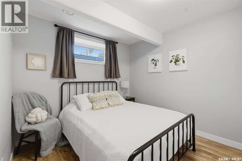 145 Cowan CRESCENT — photo 37 of 40