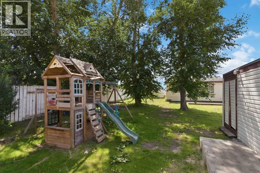 336 Grenfell Crescent — photo 9 of 27