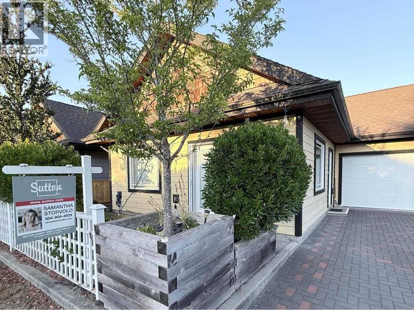 766 GERUSSI LANE, Gibsons, photo 2