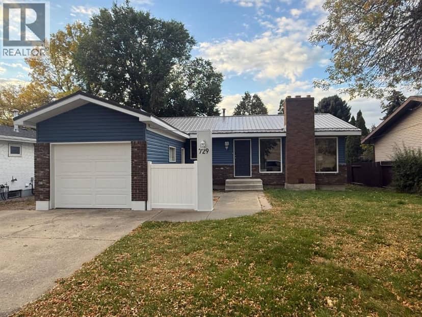 729 3 Street NW, Medicine Hat