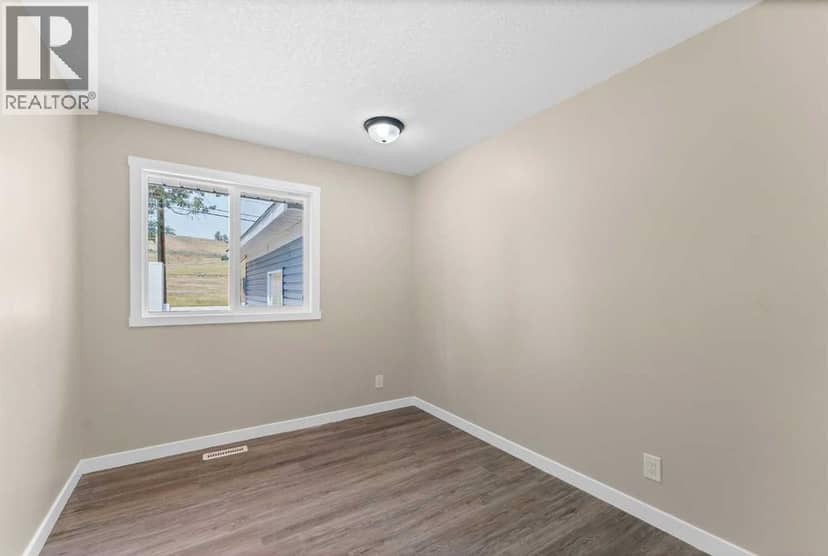 729 3 Street NW — photo 19 of 40