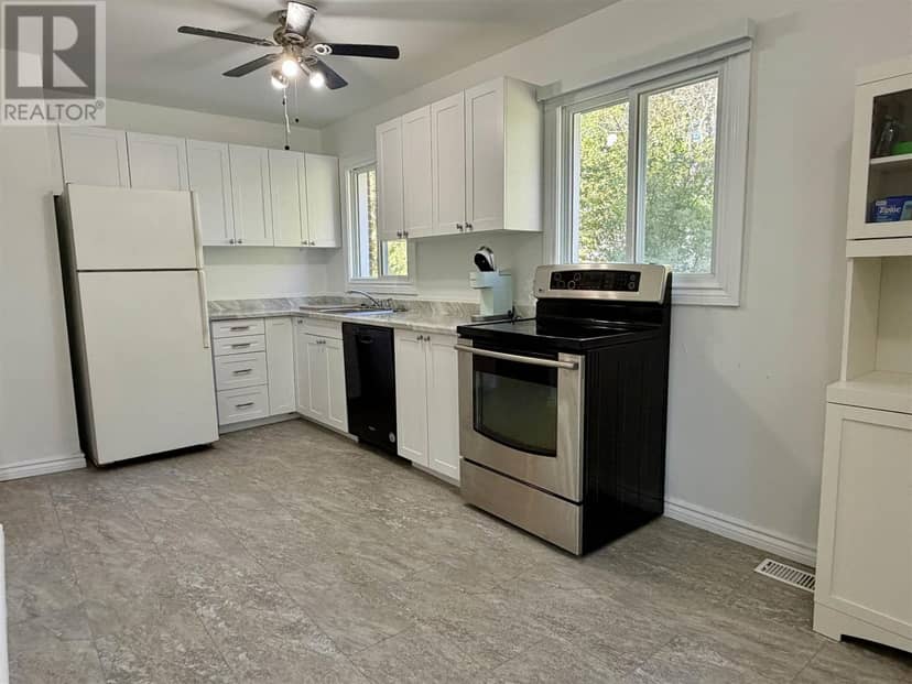 135 Dieppe AVE — photo 3 of 33