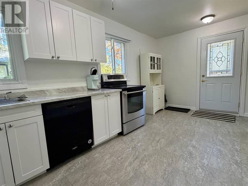 135 Dieppe AVE — photo 5 of 33