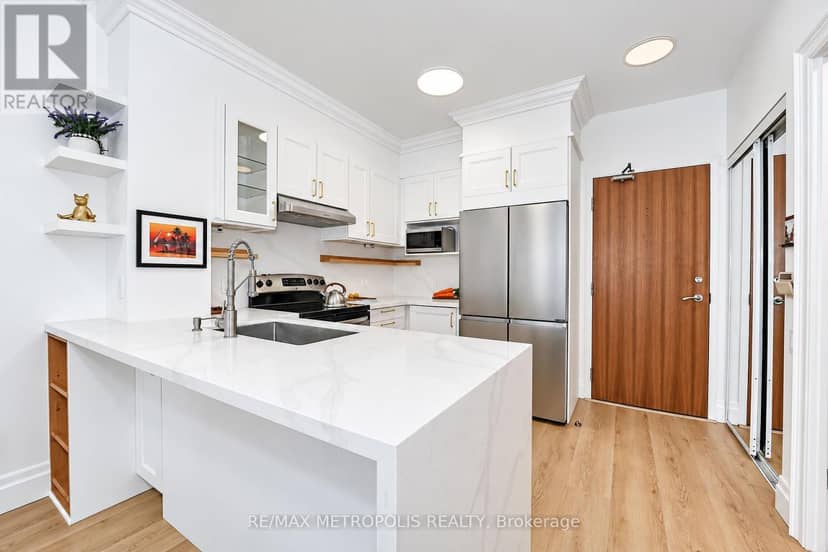 3709 - 2191 Yonge Street — photo 11 of 36