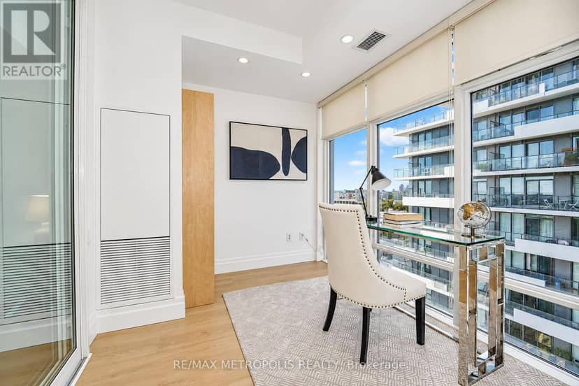 3709 - 2191 Yonge Street — photo 19 of 36