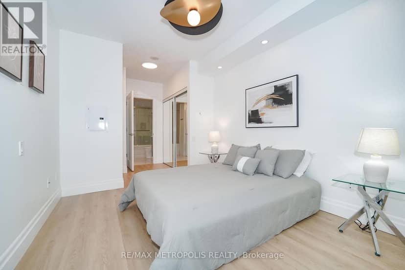 3709 - 2191 Yonge Street — photo 21 of 36