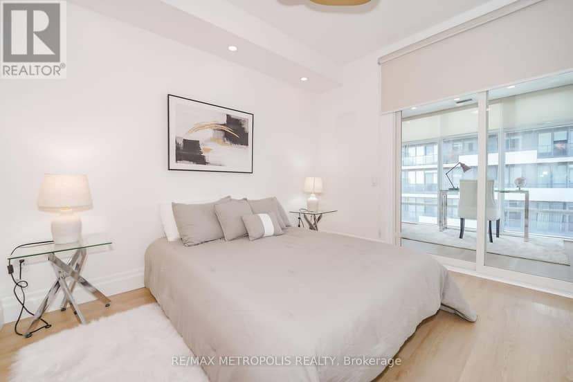 3709 - 2191 Yonge Street — photo 23 of 36