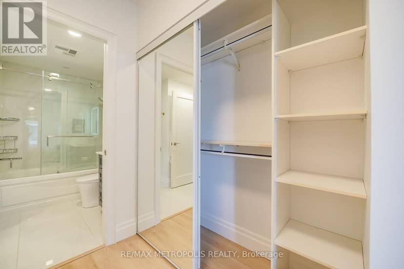 3709 - 2191 Yonge Street — photo 25 of 36