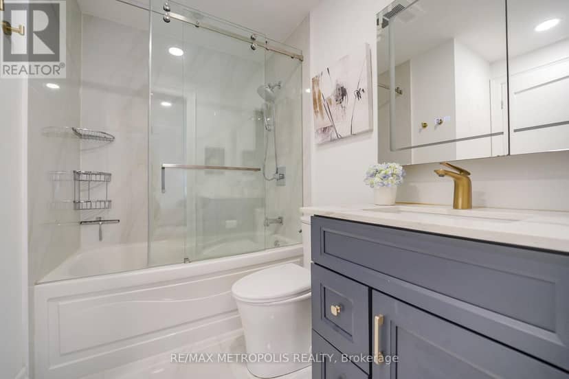 3709 - 2191 Yonge Street — photo 27 of 36