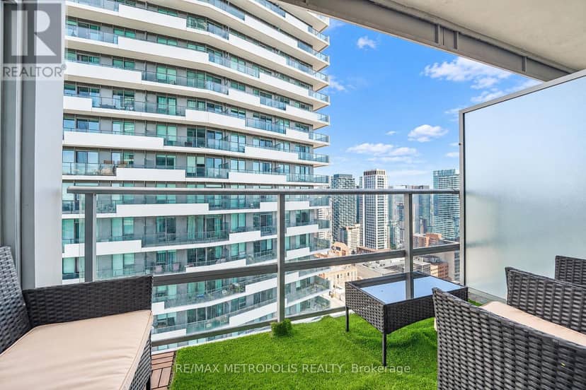 3709 - 2191 Yonge Street — photo 32 of 36