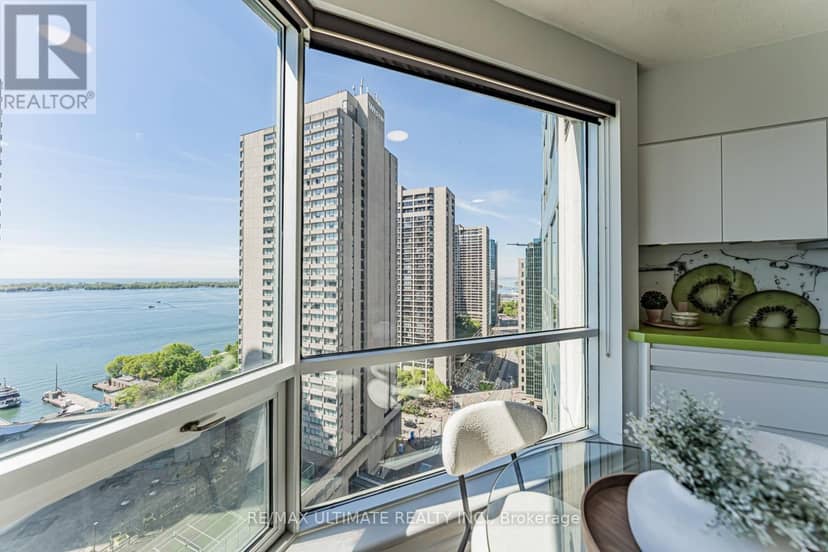 2206 - 10 Queens Quay W — photo 15 of 40