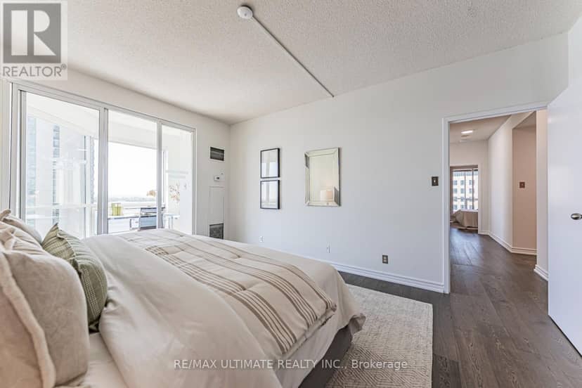 2206 - 10 Queens Quay W — photo 24 of 40