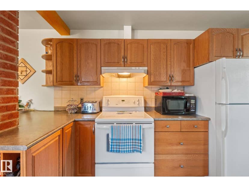 9719 65 AV NW — photo 18 of 40
