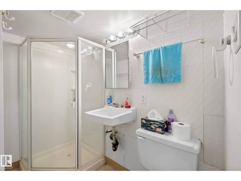 9719 65 AV NW — photo 34 of 40