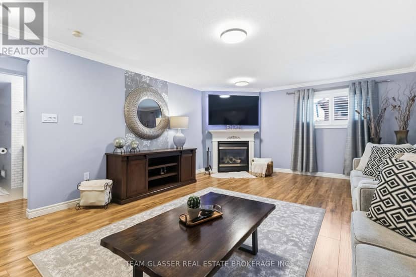 2334 Meadowgate Boulevard — photo 15 of 40