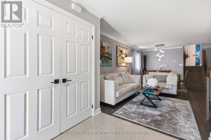 2334 Meadowgate Boulevard — photo 7 of 40
