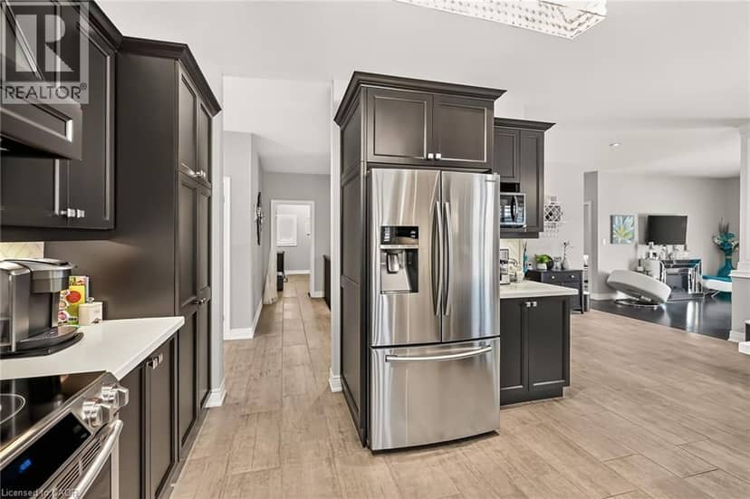 8165 TWENTY Road E — photo 13 of 40