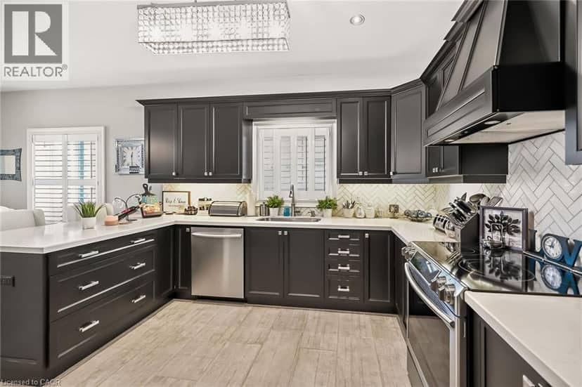 8165 TWENTY Road E — photo 11 of 40