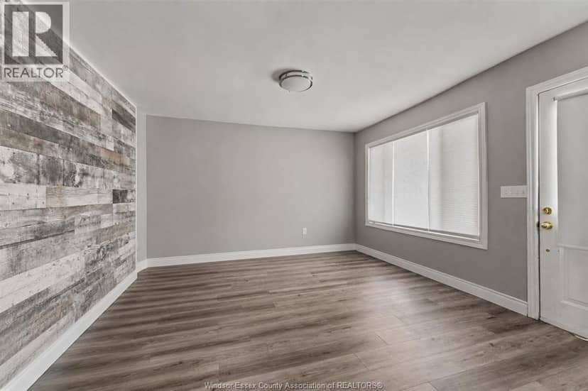 549 Clover — photo 3 of 15