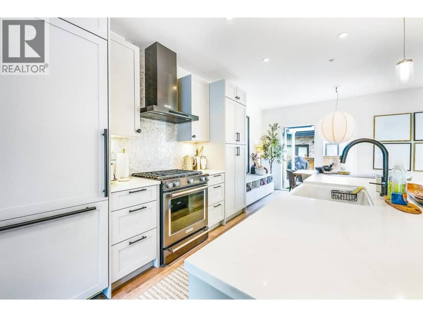 127 525 E 2ND STREET, North Vancouver, photo 8