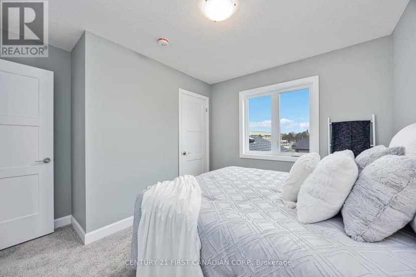 5 Postma Crescent — photo 16 of 32
