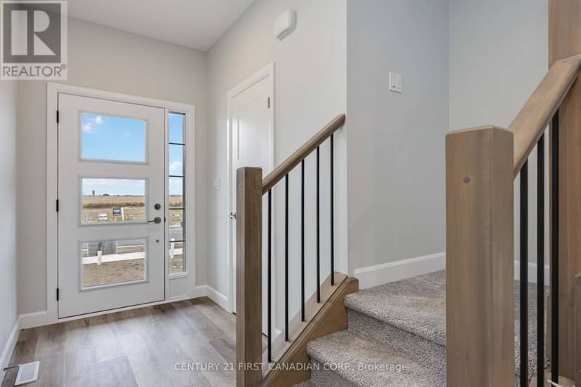 5 Postma Crescent — photo 2 of 32