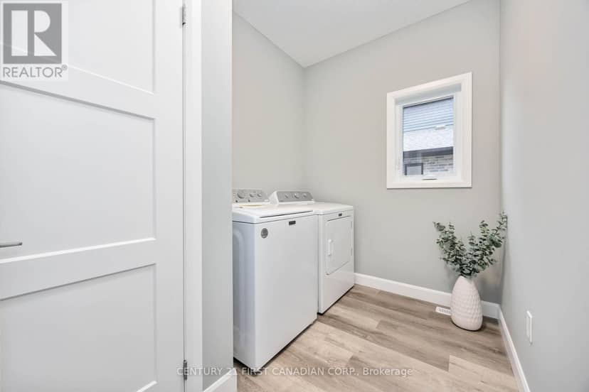 5 Postma Crescent — photo 4 of 32