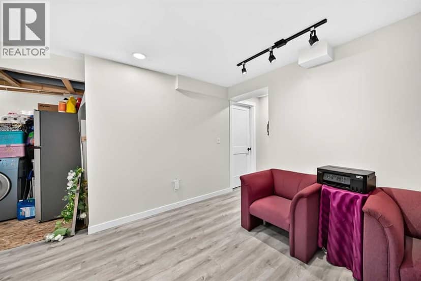 553 Macewan Drive NW — photo 25 of 38