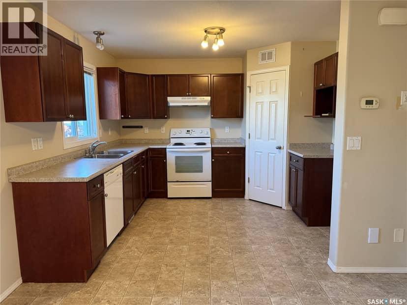158 East Hampton BOULEVARD — photo 9 of 38