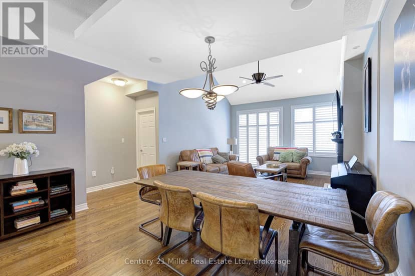 3202 Epworth Crescent — photo 11 of 40