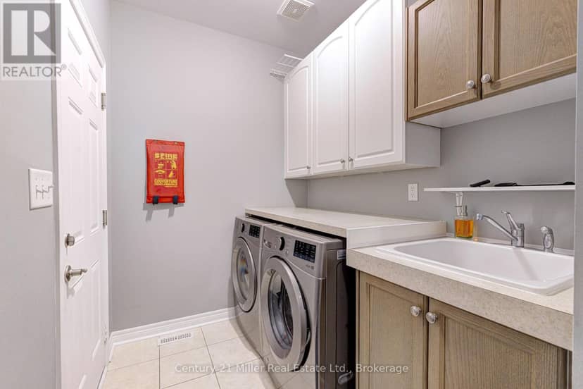 3202 Epworth Crescent — photo 20 of 40