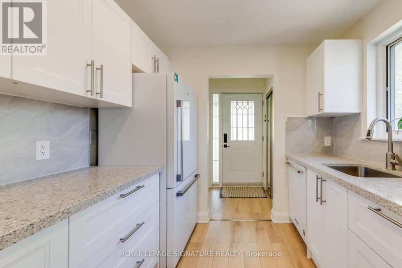 8 Bellbury Crescent — photo 3 of 34