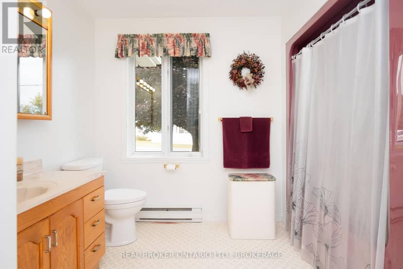 20392 Roy Crescent — photo 14 of 35