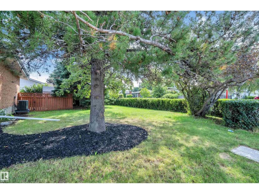 8803 68A ST NW — photo 12 of 40