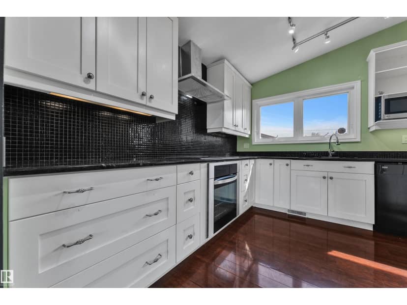 8803 68A ST NW — photo 19 of 40