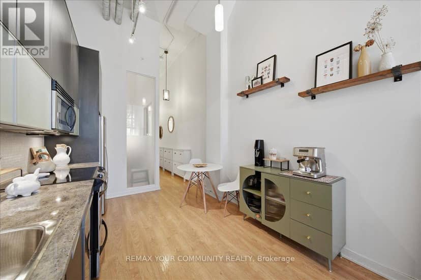 227 - 380 Macpherson Avenue — photo 16 of 31