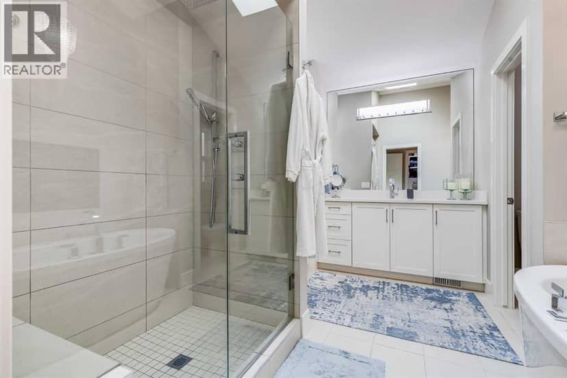 2830 42 Street SW — photo 19 of 32