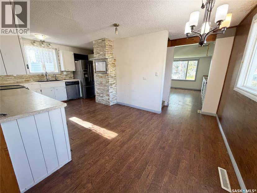 811 McNaughton STREET — photo 9 of 35