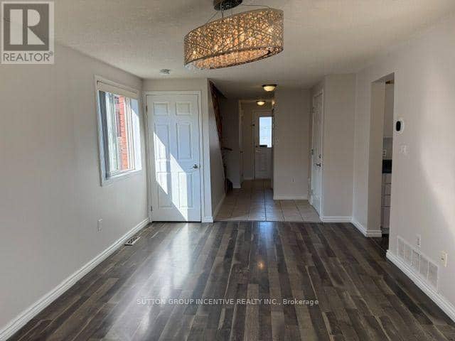28 Weymouth Road, Barrie, photo 4