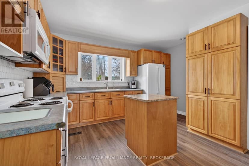118 East Street E — photo 11 of 27