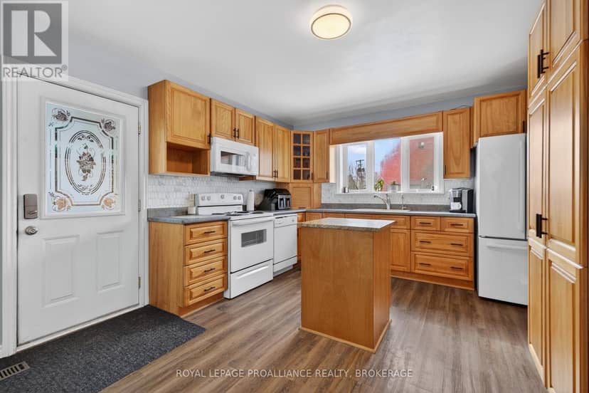 118 East Street E — photo 17 of 27