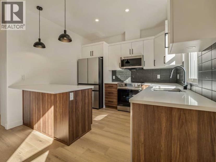 1521 17 Street S — photo 12 of 40