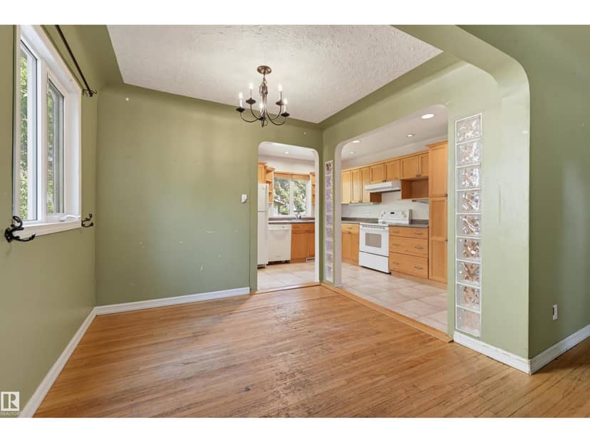 7754 80 AV NW — photo 11 of 40